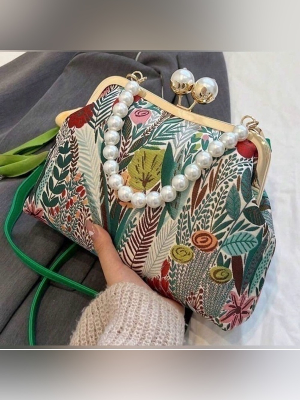 🌸NEW🌸 Clip-On Chinese Shoulder Crossbody purse Pearl Chain -embroidered floral